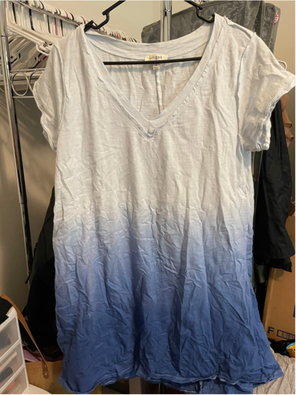Women's Umgee Short Sleeve Ombre V-Neck dress M White Blue